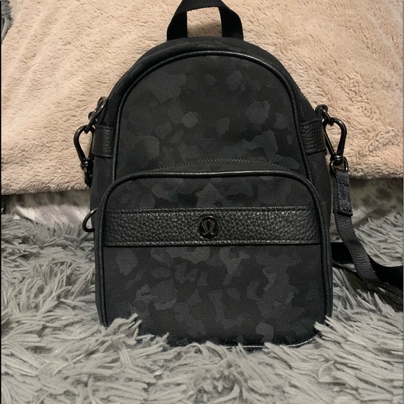 lululemon athletica Handbags - Lululemon Now and Always Convertible Bag Mini - in excellent condition